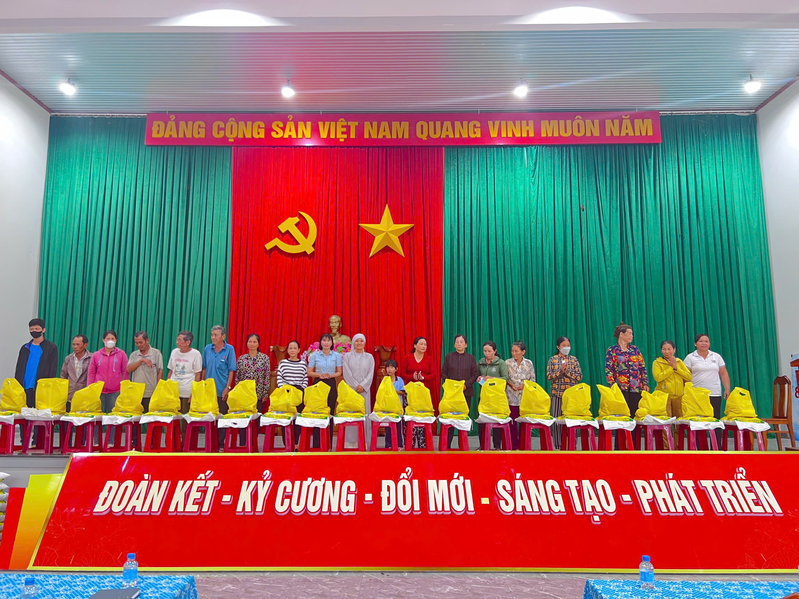9gen h ho dan co hoan canh kho khan len nhan qua