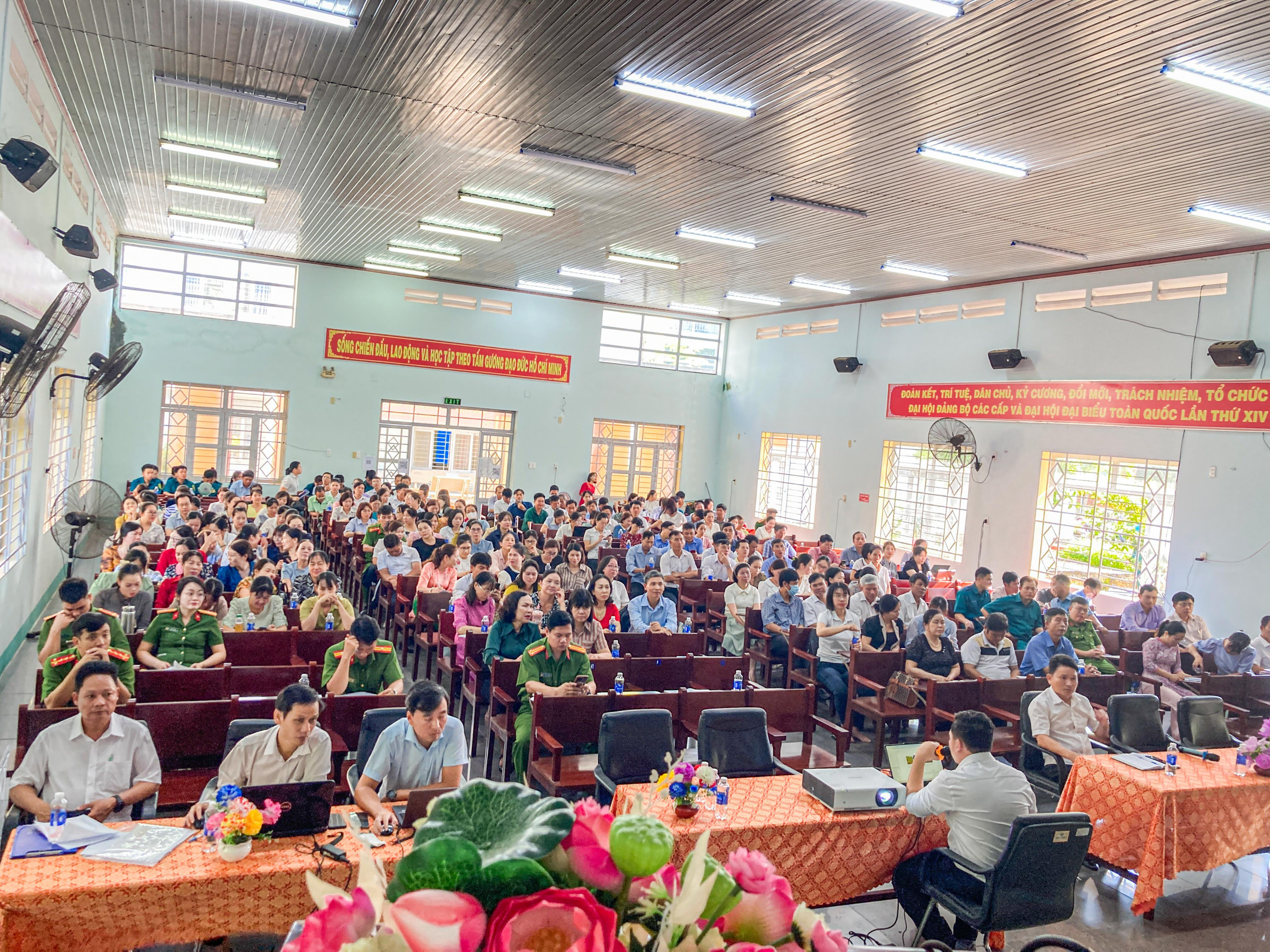 UBND xã Sông Ray tổ chức tập huấn Chương trình "Bình dân học vụ số"