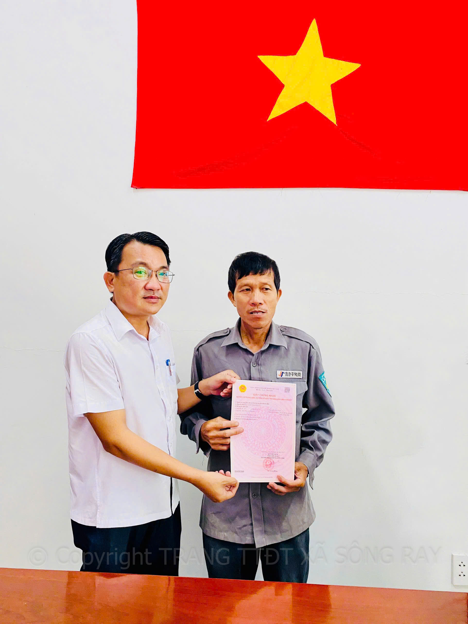 CapSuDungDat xaSongRay 2