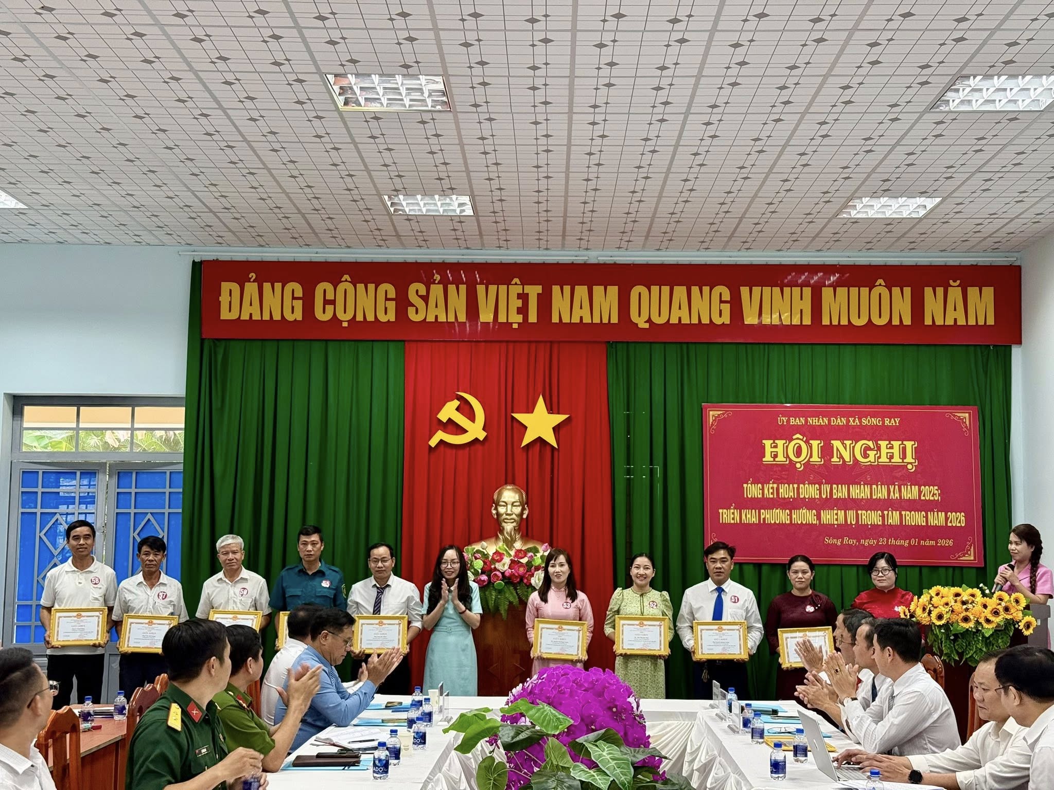 (Hình ảnh trao thưởng)