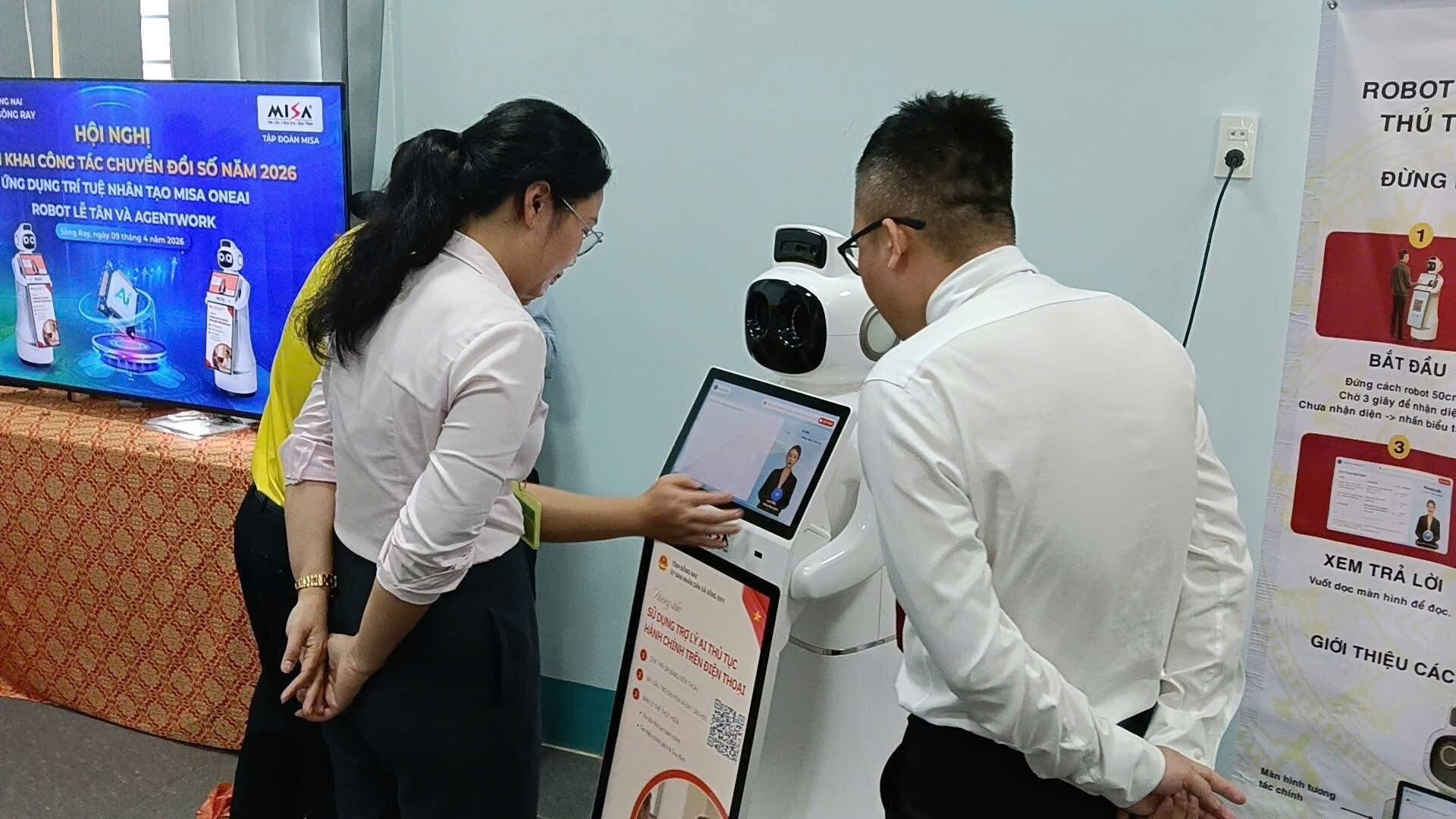 HỘI NGHỊ CHUYỂN ĐỔI SỐ: BƯỚC TIẾN MỚI TẠI XÃ SÔNG RAY