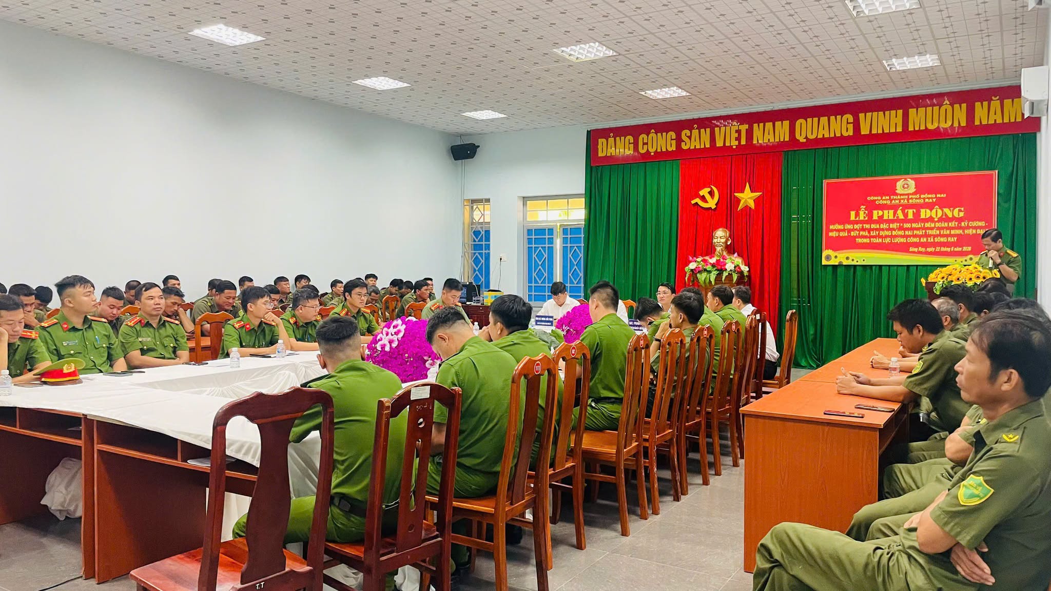 Công an xã Sông Ray tổ chức Lễ phát động hưởng ứng đợt thi đua đặc biệt “500 ngày đêm Đoàn kết – Kỷ cương – Hiệu quả - Bứt phá”